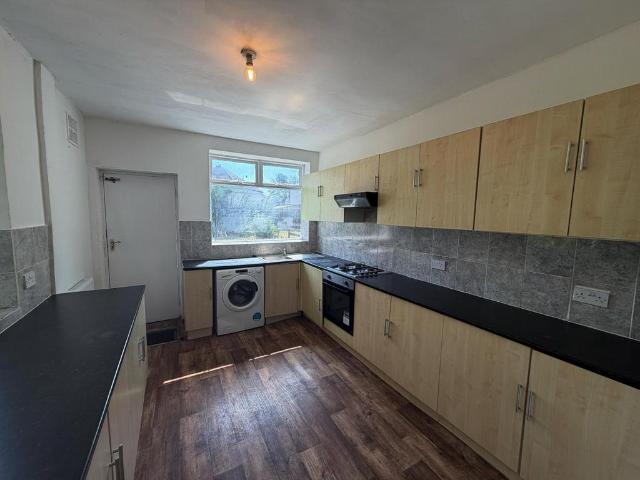 St. Annes Road, Leeds LS6 4 bed house to rent £2,340 pcm £540 pw