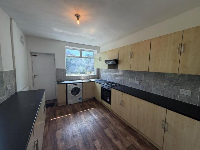 St. Annes Road, Leeds LS6, 4 bed shared accommodation to rent, £1,906 pppm | PrimeLocation