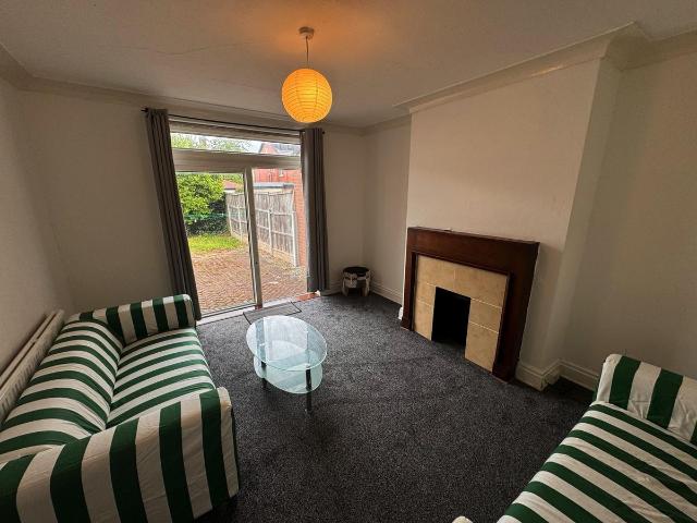 St. Annes Road, Leeds LS6, 3 bed shared accommodation to rent, £647 pcm | PrimeLocation