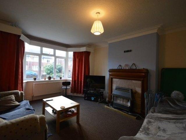 St. Annes Road 3 bed house share to rent £1,806 pcm £417 pw