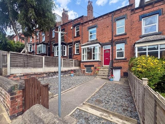 St. Anns Avenue, Burley, Leeds, LS4 2 bed terraced house to rent £1,195 pcm £276 pw