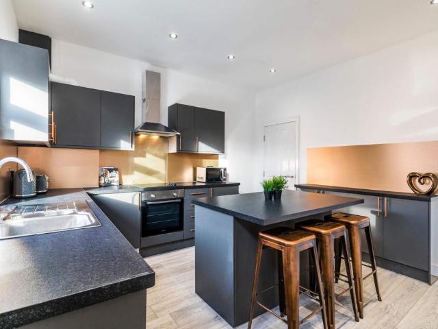 St. Anns Avenue, Leeds LS4 6 bed house to rent £3,328 pcm £768 pw