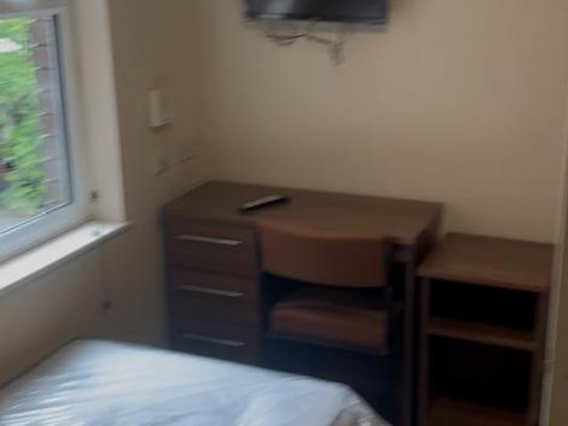 St. Anns Lane, Leeds LS4 1 bed in a house share to rent £550 pcm £127 pw