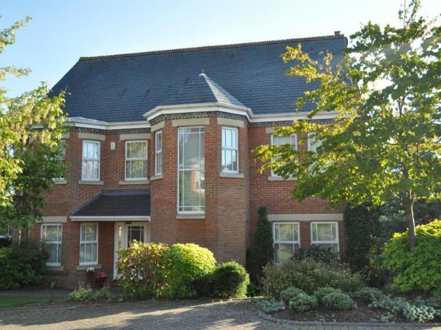 St. Ann's Park, GU25 4TG 5 bed detached house to rent £7,000 pcm £1,615 pw