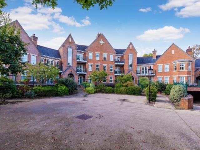 St Anns Park, Virginia Water 2 bed apartment to rent £2,195 pcm £507 pw