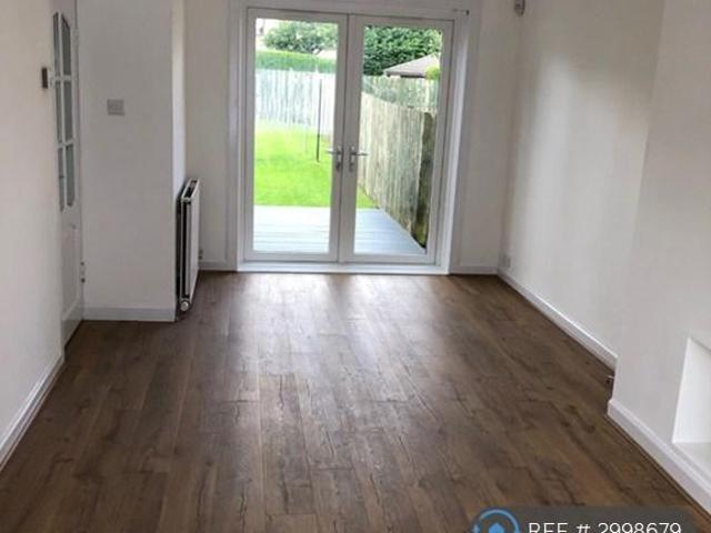 St. Andrews Avenue, Bishopbriggs. 2 bed semi detached house to rent £1,500 pcm £346 pw