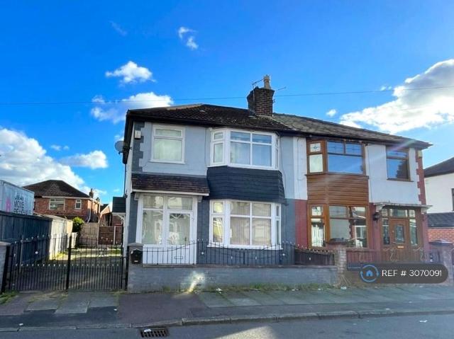 St Andrews Avenue, Manchester, M43 3 bed semi detached house to rent £1,250 pcm £288 pw
