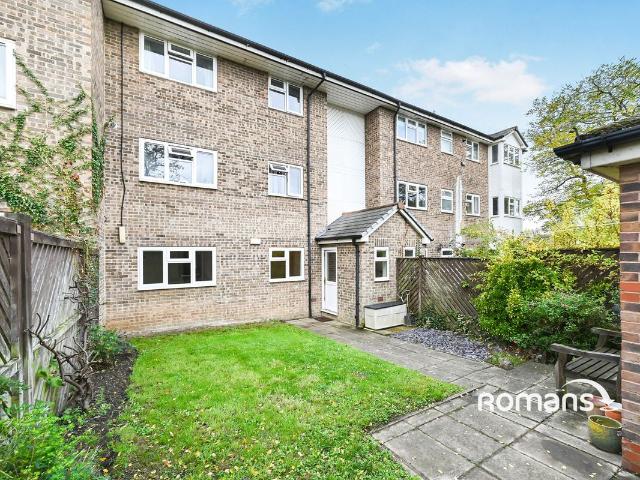 St. Andrews, Bracknell, Berkshire RG12, 2 bed flat to rent, £1,400 pcm | PrimeLocation