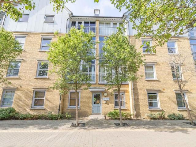 St. Andrews Close, Canterbury, Kent, CT1 2 bed flat to rent £1,450 pcm £335 pw