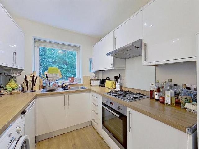 St Andrews Court Waynflete Street. 2 bed flat to rent £1,900 pcm £438 pw