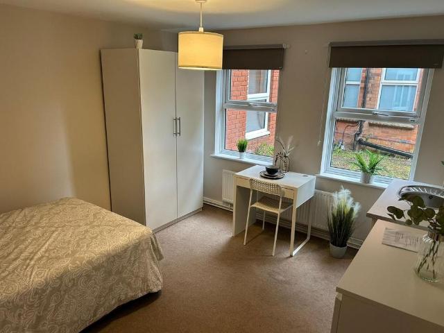 St. Andrews Road, DROITWICH, WR9 1 bed flat to rent £675 pcm £156 pw