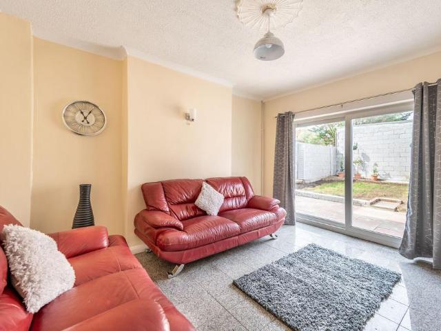 St Andrews Road, East Acton, London, W3 4 bed house to rent £5,000 pcm £1,154 pw