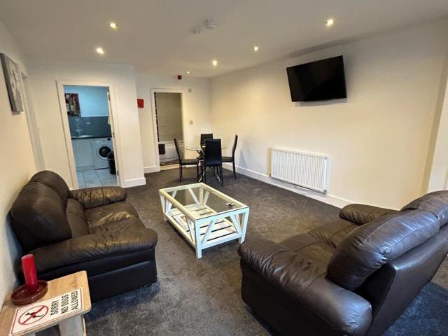 St. Andrews Road South, Lytham St. 1 bed ground floor flat to rent £695 pcm £160 pw