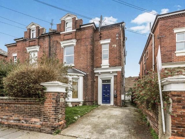 St. Andrews Road, Southsea, PO5 2 bed apartment to rent £1,250 pcm £288 pw