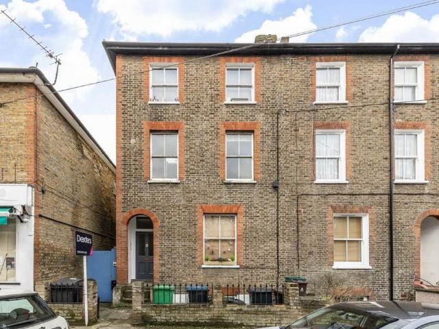 St. Andrews Road, Surbiton KT6 1 bed flat to rent £1,425 pcm £329 pw