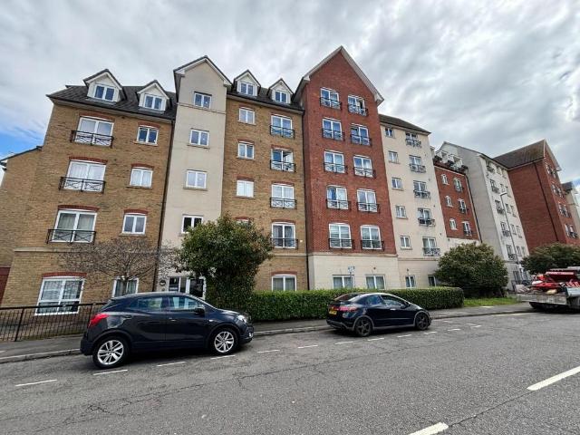 St. Andrews Street, Town Centre. 1 bed apartment to rent £850 pcm £196 pw