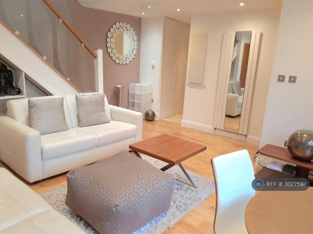 St Anthonys Close, London, E1W 1 bed in a flat share to rent £1,100 pcm £254 pw
