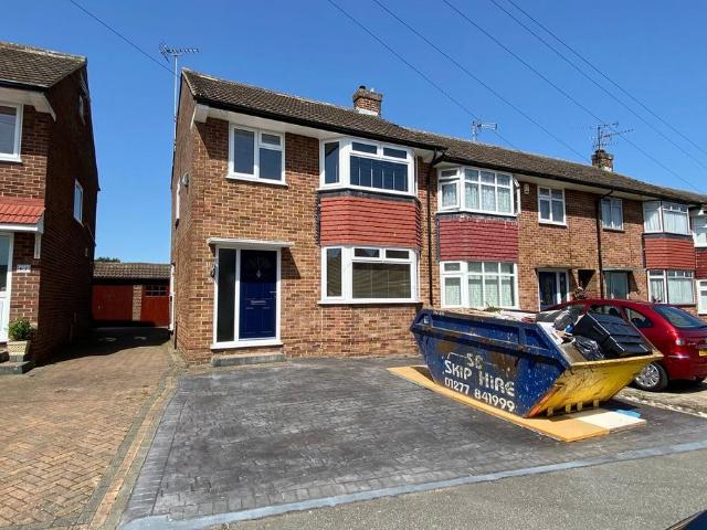 St Anthonys Drive, Chelmsford CM2 3 bed semi detached house to rent £1,725 pcm £398 pw