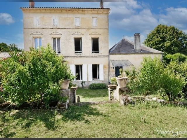 St Antoine sur l'isle Gironde Maison en Pierre 250 m² + dépendance et piscine
