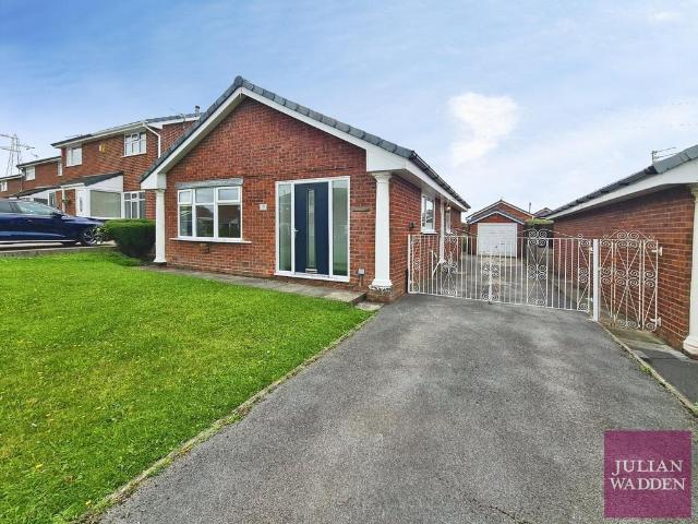 St. Asaphs Drive, Ashton under Lyne. 2 bed bungalow to rent £1,250 pcm £288 pw