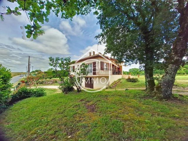 St Astier de Duras: Maison 77m², 3 chambres, sur sous sol
