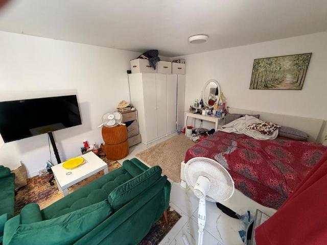 St. Aubyns Avenue, HOUNSLOW. Studio to rent £1,150 pcm £265 pw