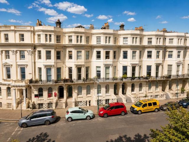 St Aubyns, Hove, BN3 2 bed flat to rent £2,100 pcm £485 pw