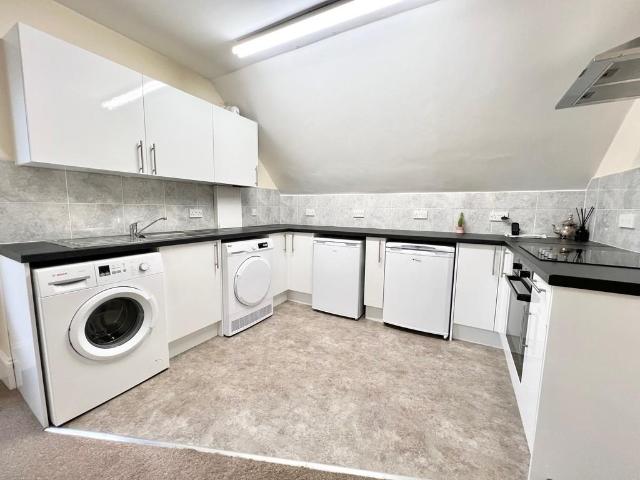 St Augustine Avenue, South Croydon 2 bed flat to rent £1,450 pcm £335 pw