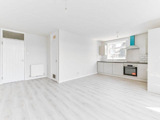 St Augustines Avenue, South Croydon, CR2 3 bed flat to rent £2,400 pcm £554 pw