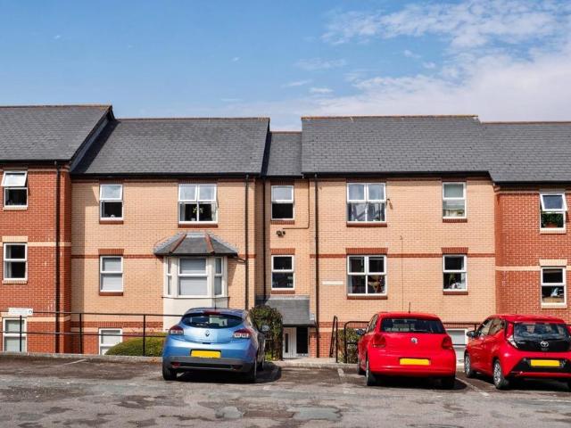 St Augustines Road, Penarth 2 bed flat to rent £950 pcm £219 pw