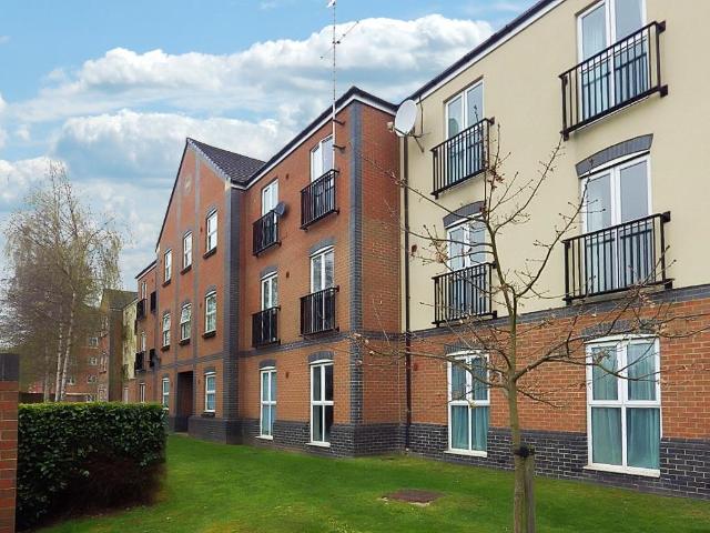 St Austell Way, Swindon SN2 2 bed apartment to rent £900 pcm £208 pw