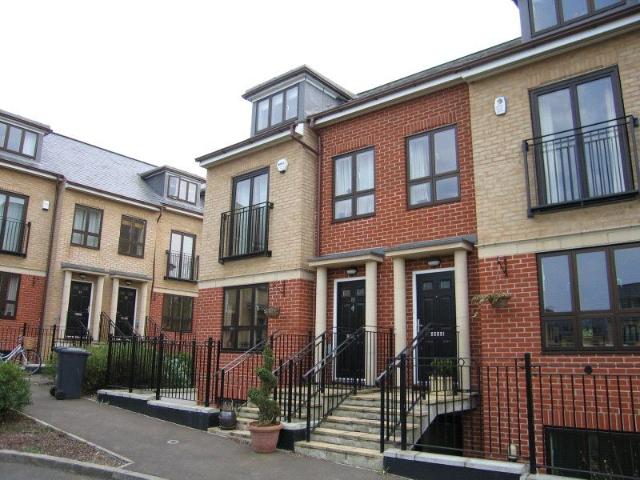 St Bartholomews Court, Cambridge, Cambridgeshire CB5, 4 bed end terrace house to rent, £2,300 pcm | PrimeLocation