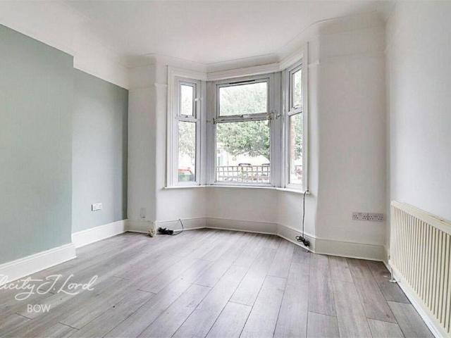 St Bartholomews Road, London 3 bed terraced house to rent £2,500 pcm £577 pw