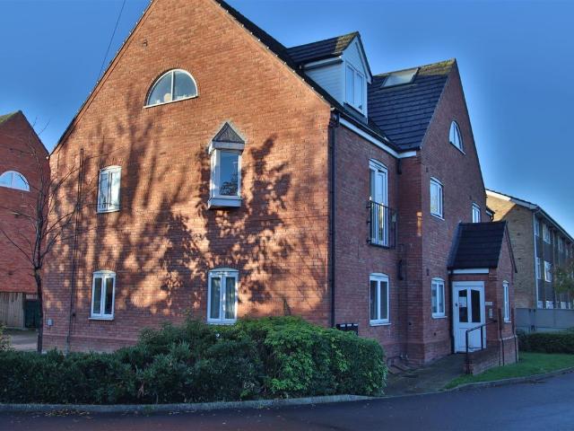 St. Barbaras Close, Ashchurch, Tewkesbury GL20, 2 bed flat to rent, £900 pcm | PrimeLocation