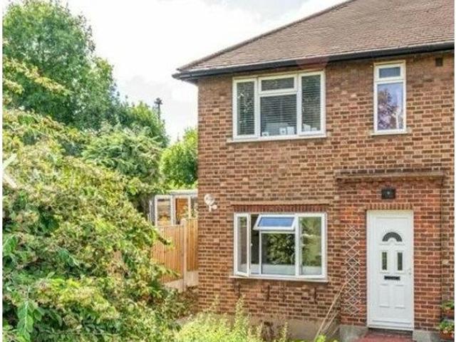 St Barnabas Road, Woodford Green IG8, 2 bed flat to rent, £2,400 pcm | PrimeLocation