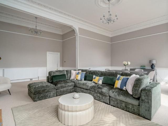 St Bernards Crescent, Edinburgh, EH4 1 bed flat to rent £1,850 pcm £427 pw