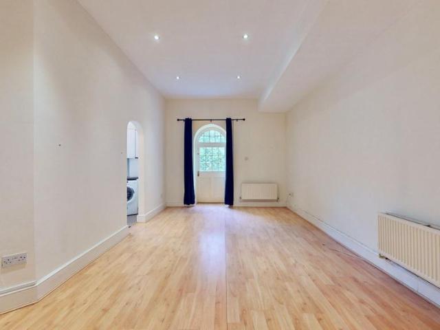 St Bernards Hospital West London Mental Health NHS Trust, FitzHerbert Walk, London, W7 2PE, United Kingdom | 2 bed apartment for rent #140801318 | Rentberry