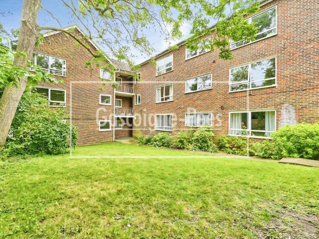 St. Bernards House, Surbiton, KT6 2 bed flat to rent £1,900 pcm £438 pw