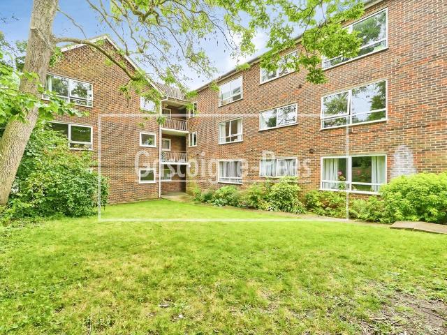 St. Bernards House, Surbiton KT6, 2 bed flat to rent, £1,900 pcm | PrimeLocation