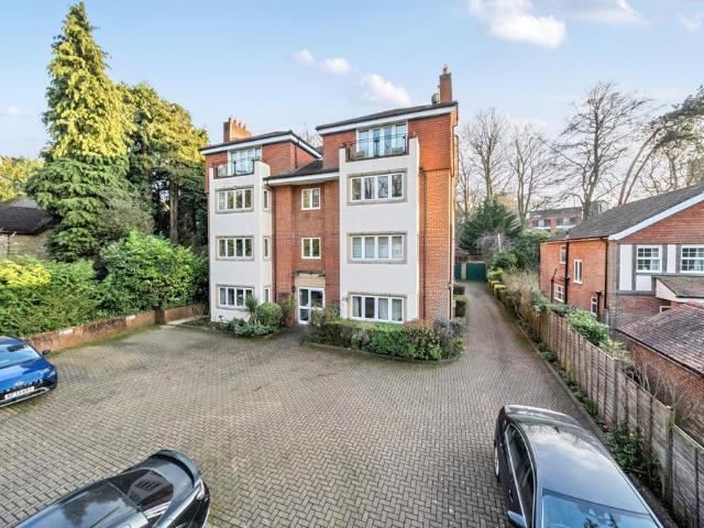St Botolphs Court Sevenoaks TN13 2 bed apartment to rent £2,750 pcm £635 pw