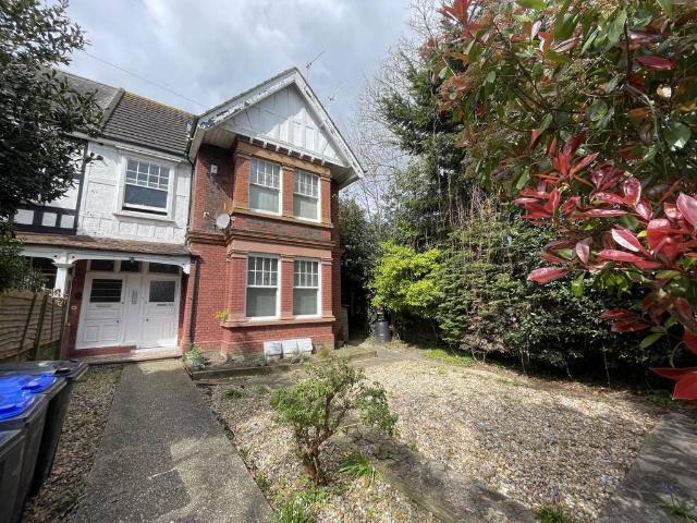 St Botolph's Road, Worthing, West Sussex Studio to rent £850 pcm £196 pw