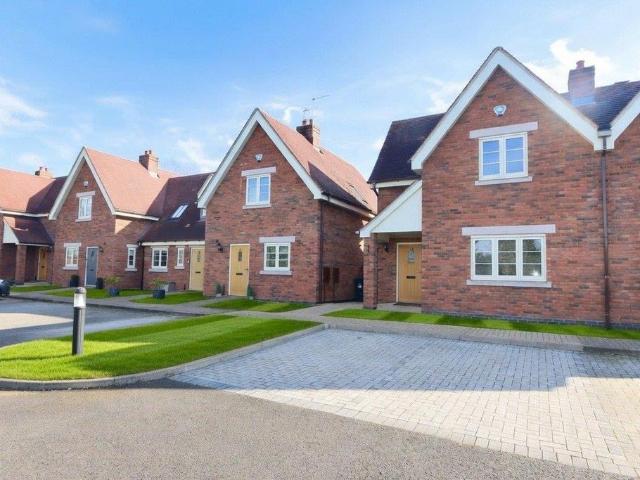 St Cassians Way, Chaddesley Corbett. 3 bed semi detached house to rent £1,700 pcm £392 pw