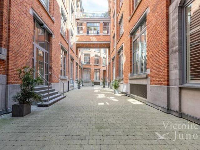 ST CATHERINE SUPERB 2 BEDROOM LOFT with 2 parking spaces