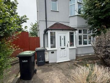 St. Catherines Avenue, Luton LU3, 3 bed terraced house to rent, £1,750 pcm | PrimeLocation
