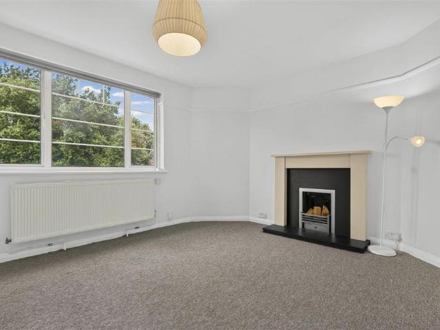 St Catherines Court, London, W4 3 bed flat to rent £2,675 pcm £617 pw