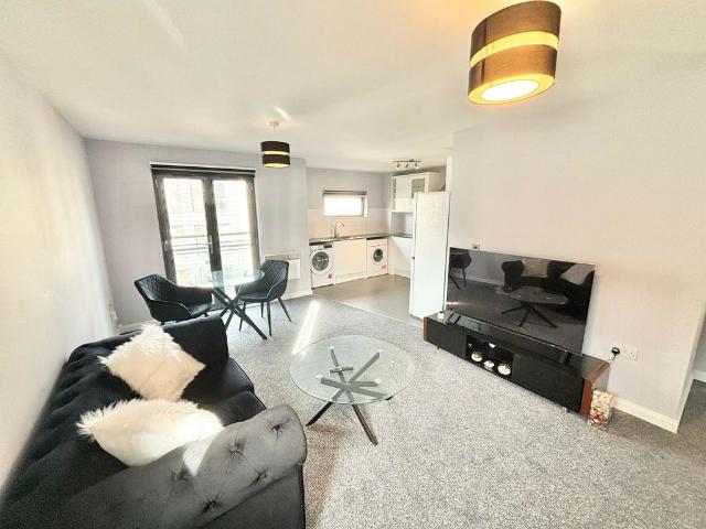 St Catherines Court 2 bed apartment to rent £1,300 pcm £300 pw