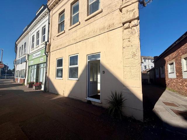 St. Catherines Road, Bournemouth BH6 1 bed flat to rent £750 pcm £173 pw