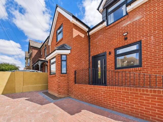 St. Catherines Road, Southampton SO18, 2 bed property to rent, £1,700 pcm | PrimeLocation