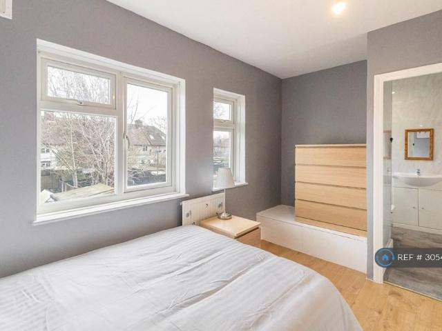 St. Chads Road, Tilbury, RM18 Studio to rent £700 pcm £162 pw