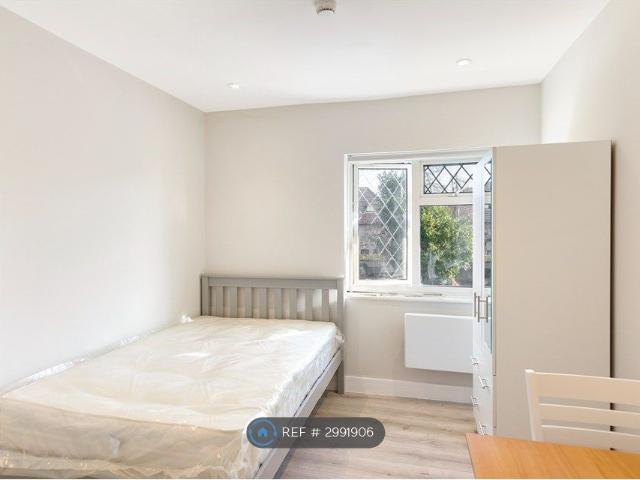 St Chads Road, Tilbury RM18, Studio to rent, £895 pcm | PrimeLocation